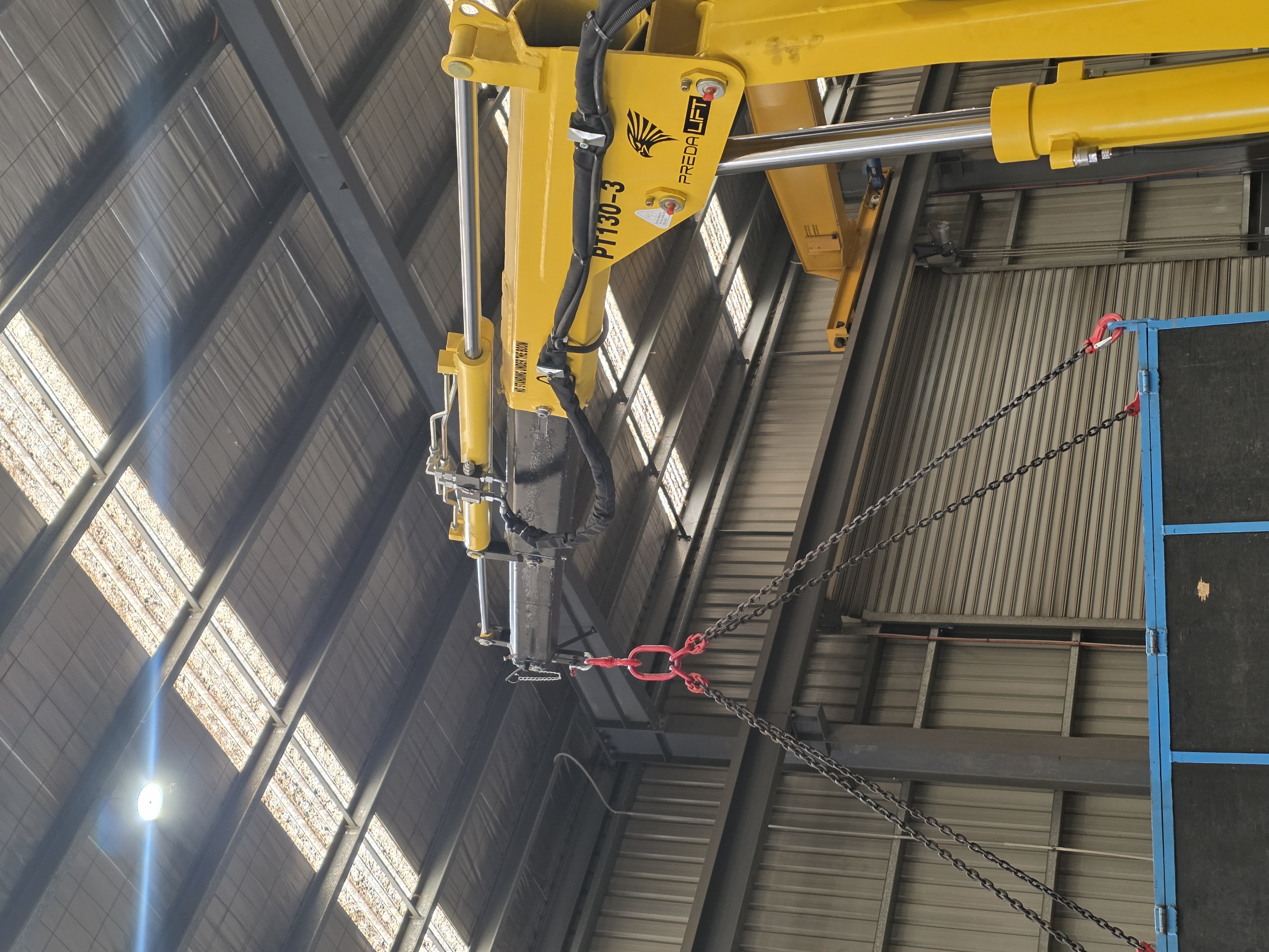 Preda Lift crane in warehouse