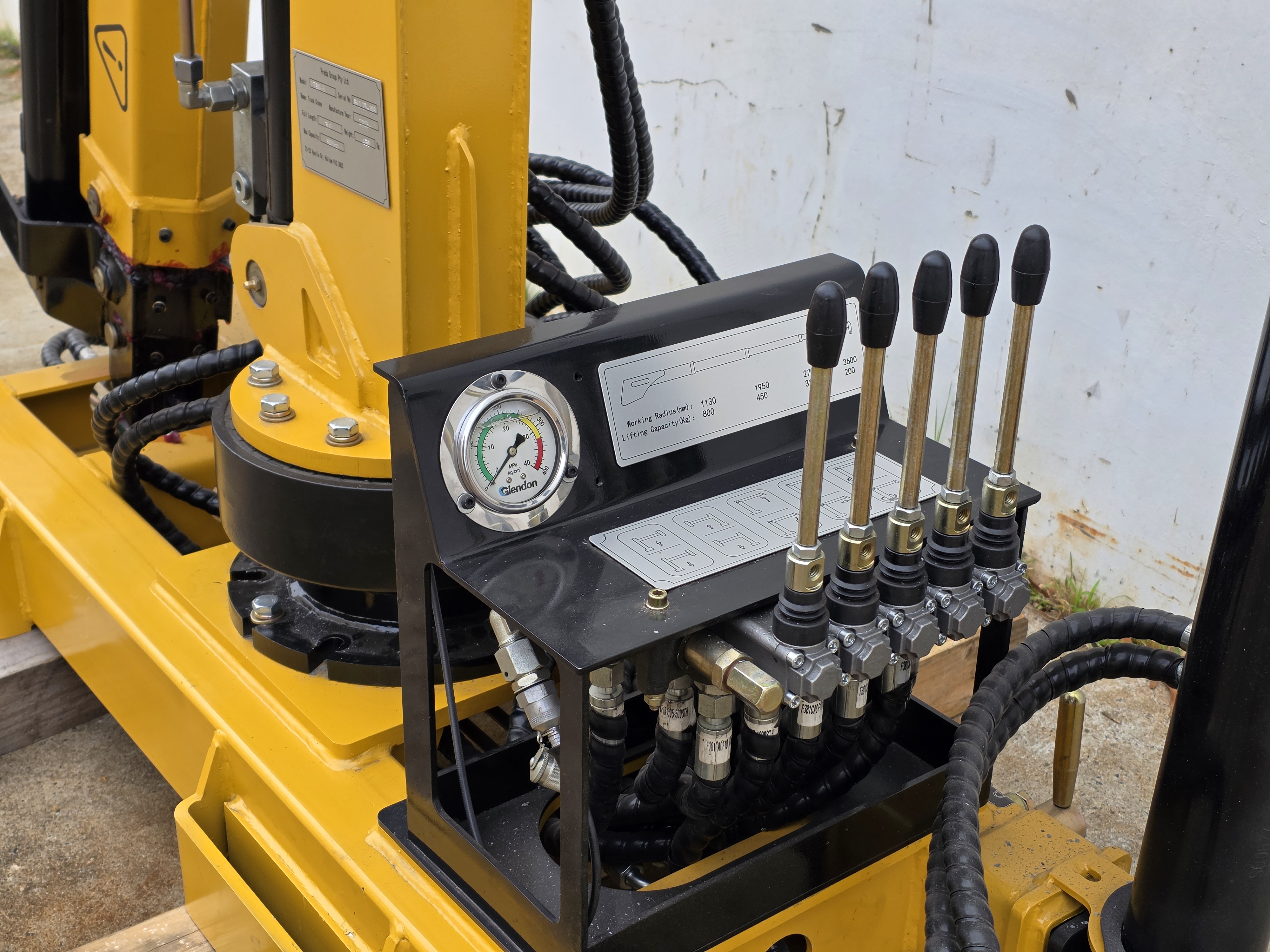 Hydraulic valve block and controls